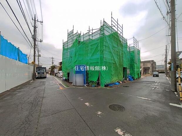 前面道路を含めた現地写真です。