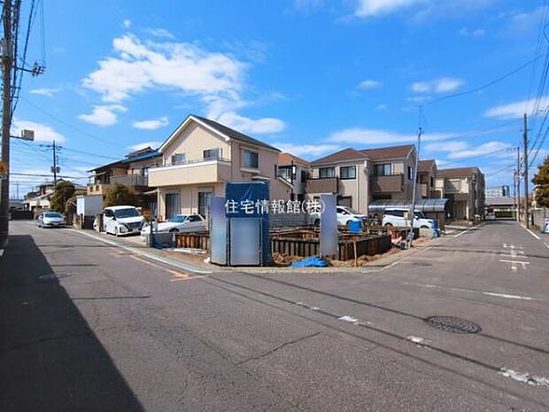 前面道路を含めた現地写真です。