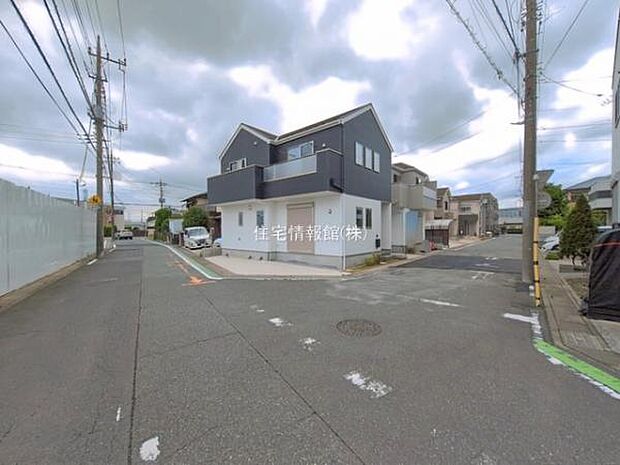 前面道路を含めた現地写真です。