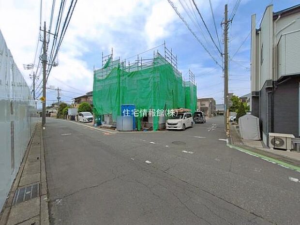 前面道路を含めた現地写真です。