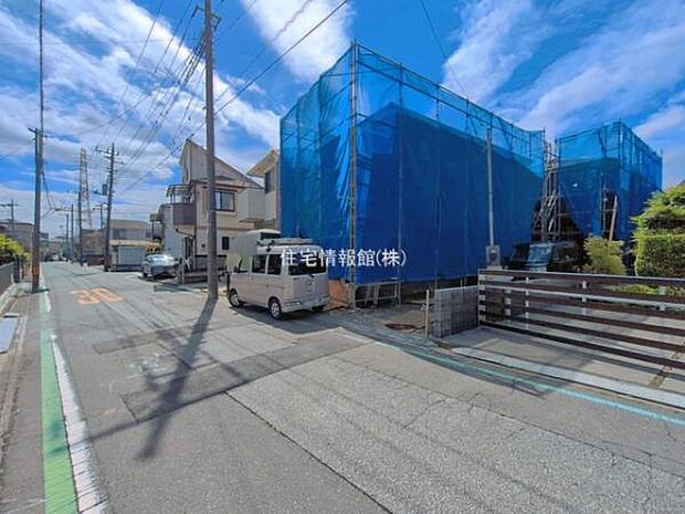 前面道路を含めた現地写真です。