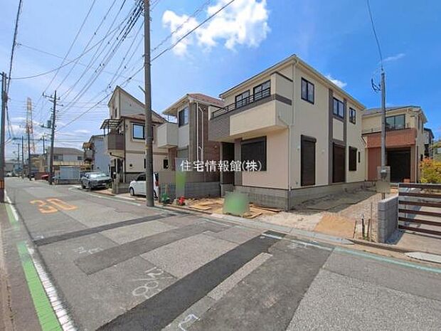 前面道路を含めた現地写真です。