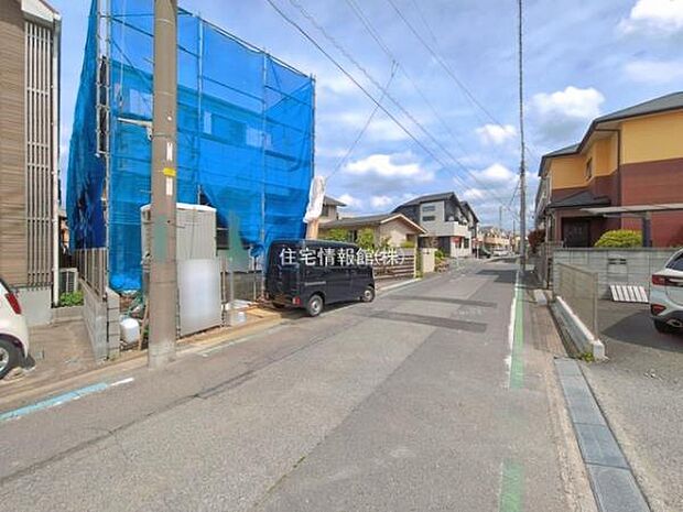前面道路を含めた現地写真です。
