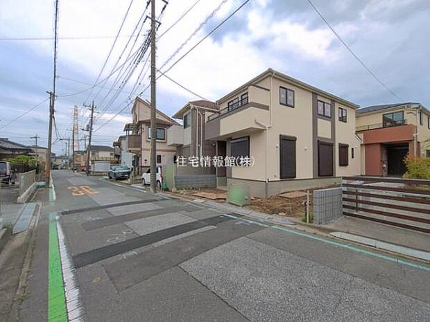 前面道路を含めた現地写真です。