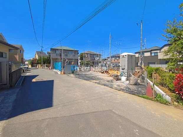 前面道路を含めた現地写真です。