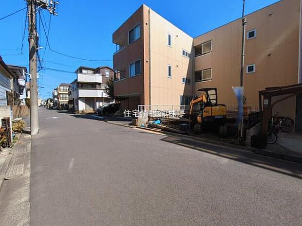 前面道路を含めた現地写真です。
