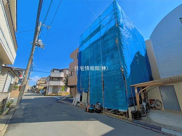 前面道路を含めた現地写真です。