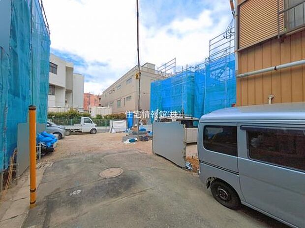 前面道路を含めた現地写真です。