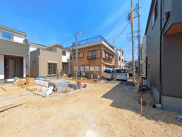 前面道路を含めた現地写真です。