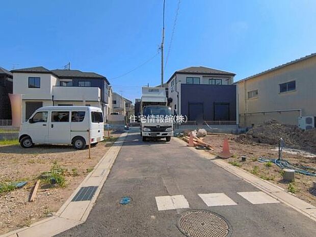前面道路を含めた現地写真です。