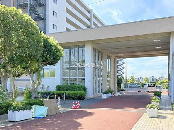 ゆったりとした印象のエントランスです。