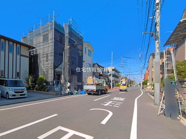 前面道路を含めた現地写真です。