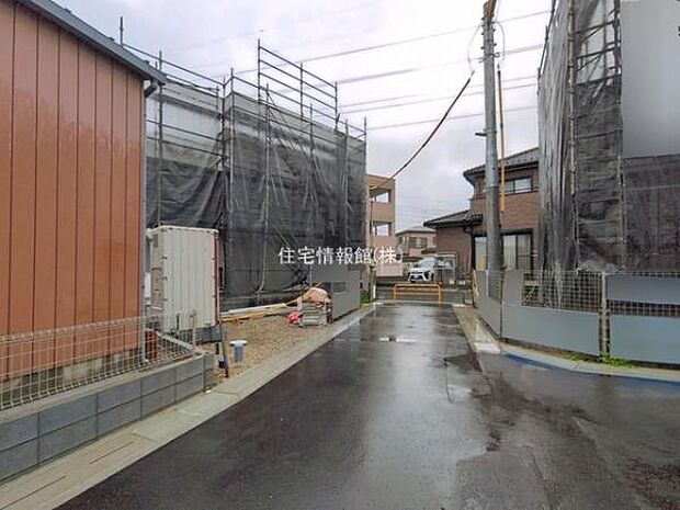 前面道路を含めた現地写真です。
