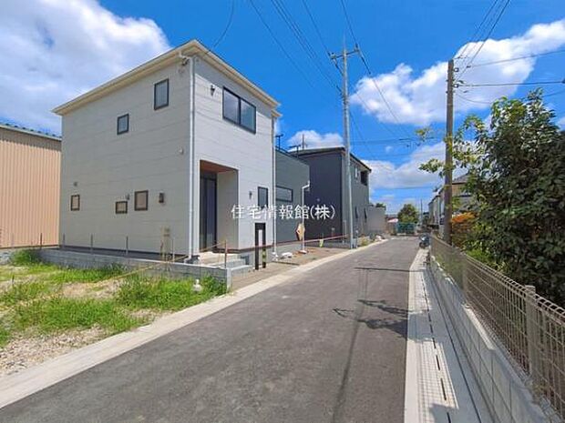 前面道路を含めた現地写真です。