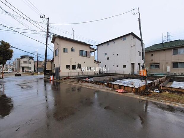 前面道路を含めた現地写真です。
