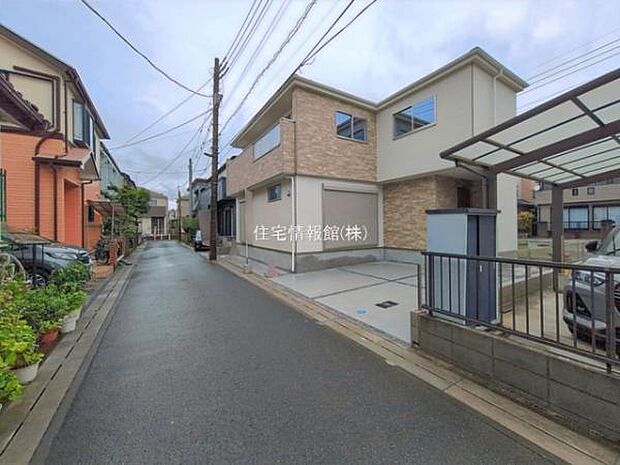 前面道路を含めた現地写真です。