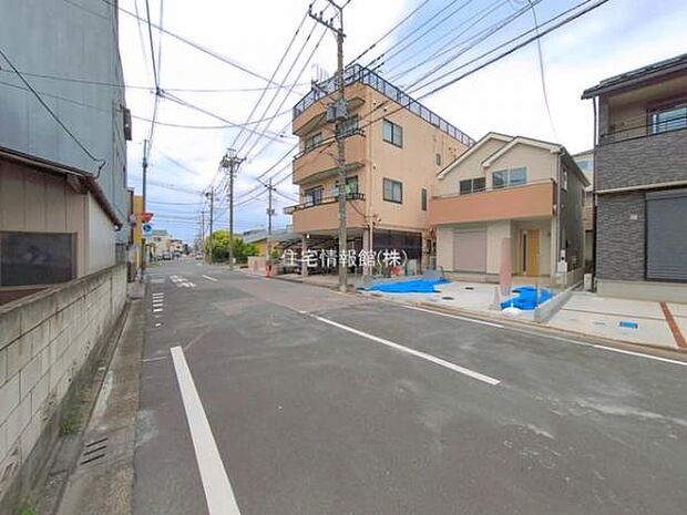 前面道路を含めた現地写真です。