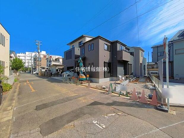 前面道路を含めた現地写真です。
