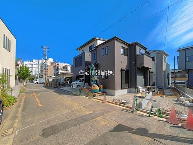 前面道路を含めた現地写真です。