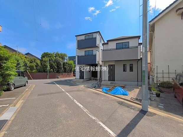 前面道路を含めた現地写真です。