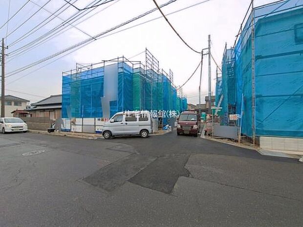 前面道路を含めた現地写真です。