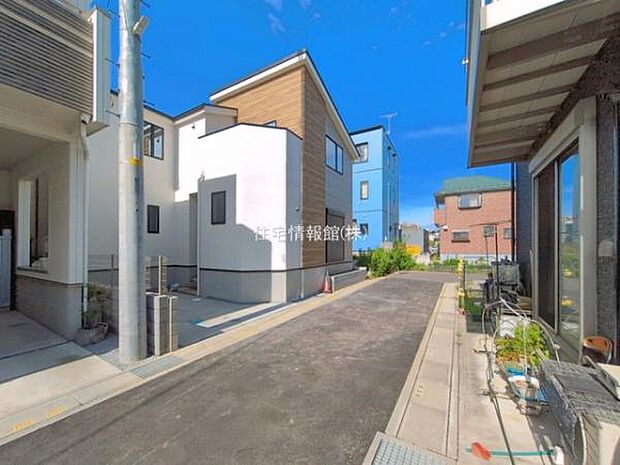 前面道路を含めた現地写真です。