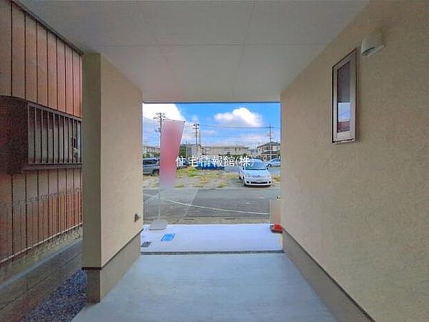 前面道路を含めた現地写真です。