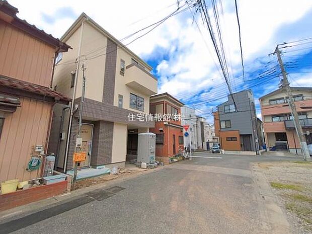 前面道路を含めた現地写真です。