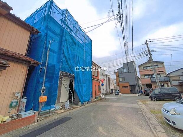 前面道路を含めた現地写真です。