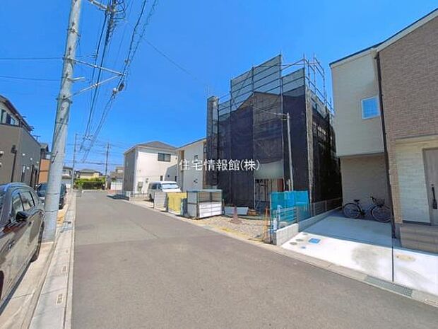 前面道路を含めた現地写真です。