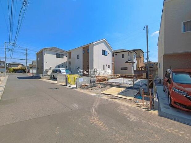 前面道路を含めた現地写真です。