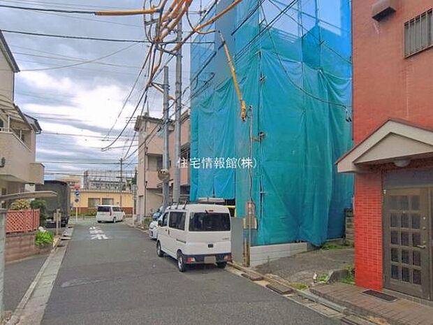前面道路を含めた現地写真です。