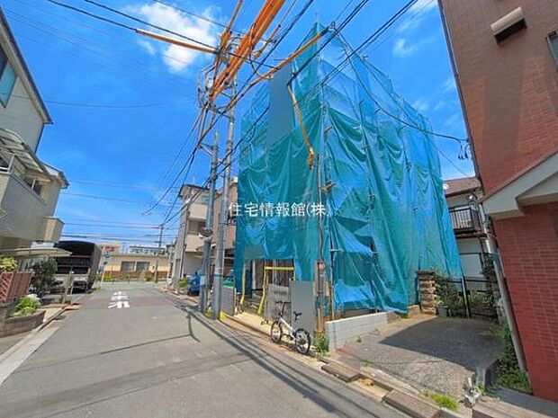 前面道路を含めた現地写真です。