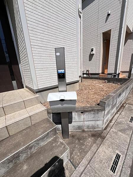 訪問者を確認できるTVモニター付きインターフォンです。