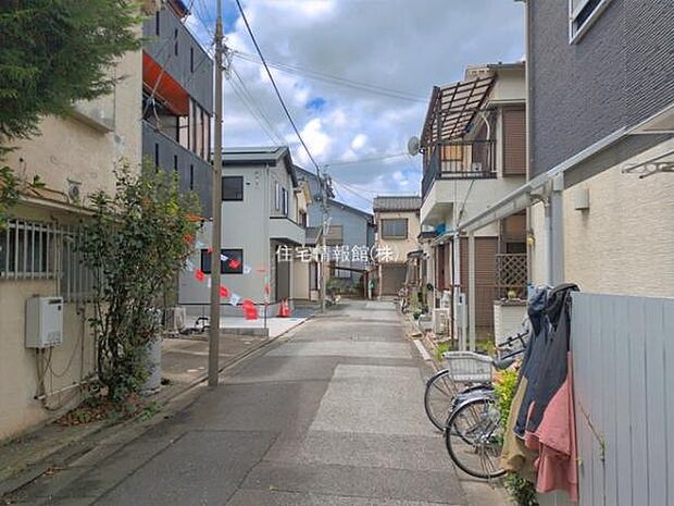 前面道路を含めた現地写真です。