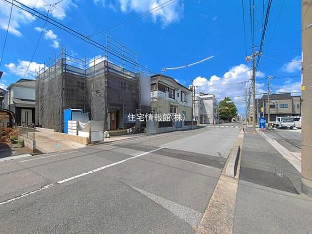 前面道路を含めた現地写真です。
