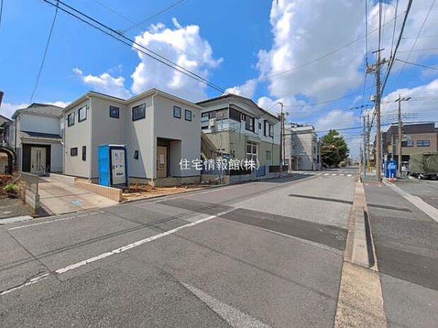 前面道路を含めた現地写真です。