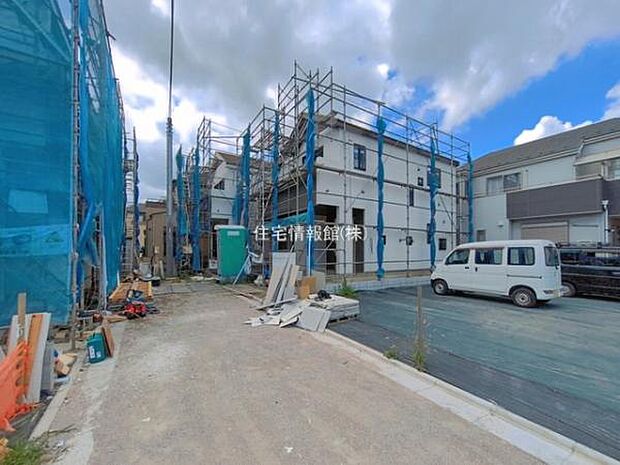 前面道路を含めた現地写真です。