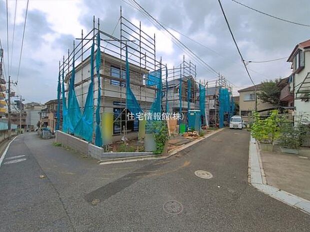 前面道路を含めた現地写真です。