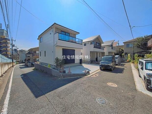 前面道路を含めた現地写真です。