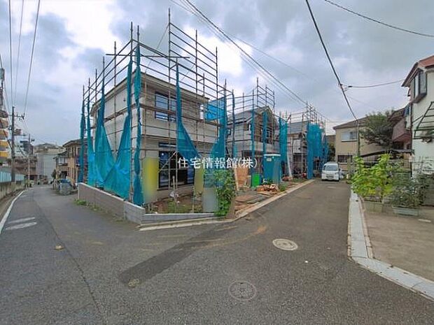 前面道路を含めた現地写真です。