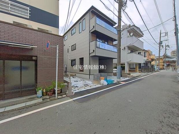 前面道路を含めた現地写真です。