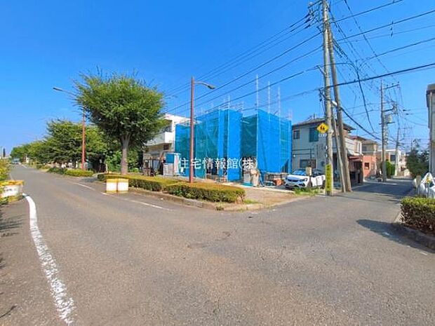 前面道路を含めた現地写真です。