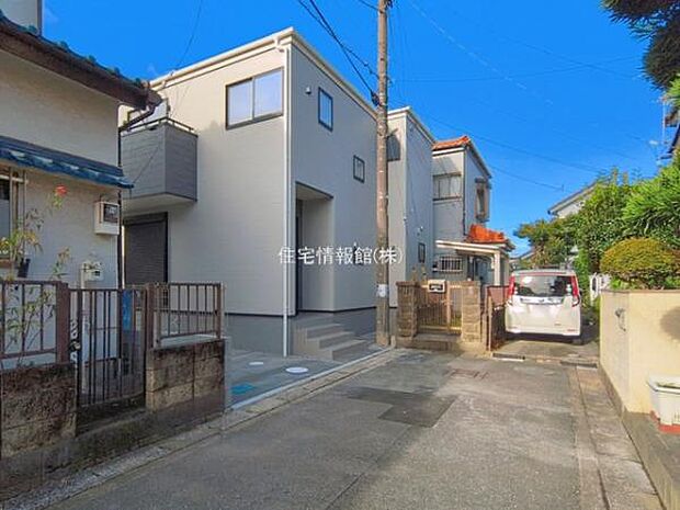 前面道路を含めた現地写真です。