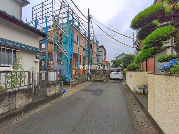 前面道路を含めた現地写真です。