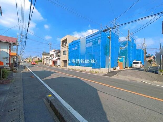 前面道路を含めた現地写真です。