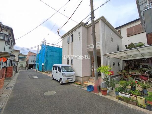 前面道路を含めた現地写真です。