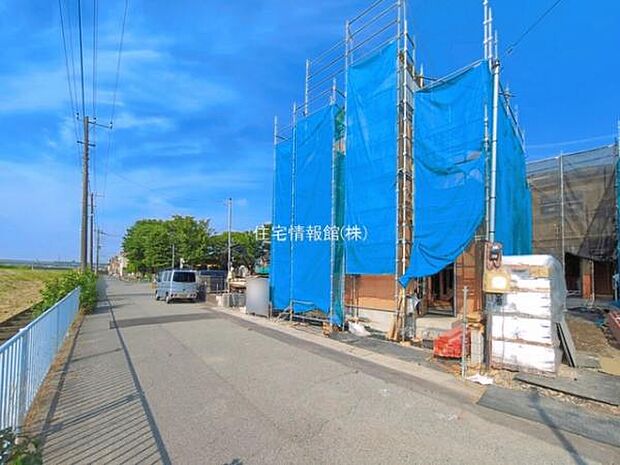前面道路を含めた現地写真です。