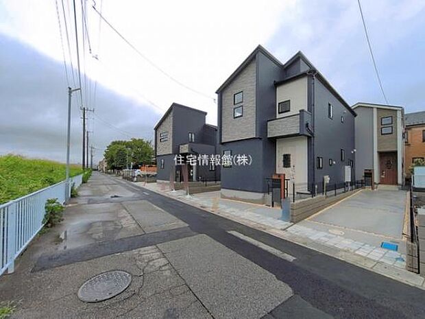 前面道路を含めた現地写真です。