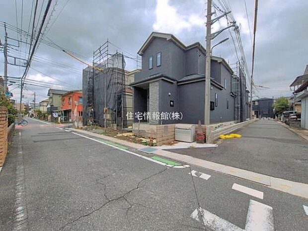 前面道路を含めた現地写真です。
